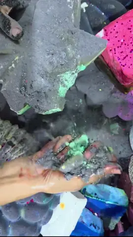 Favorite Melting Colourful | Cr: asmrcrushingqueen #asmrcrushingqueen #dustygymchalkasmr #gymchalkcrushingasmr #blackgymchalkreform 
