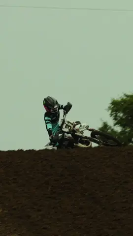 Hmu for the clash and mini’Os limited spots @eastongraves31  #trendingvideo #dirtbikes4life #trending #bennyboyfilmz 