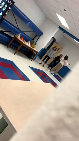 “OMG, there’s a pitbull loose in the middle school hallway!” 🤣🤣@Matt W @Leigh Ann Henry 