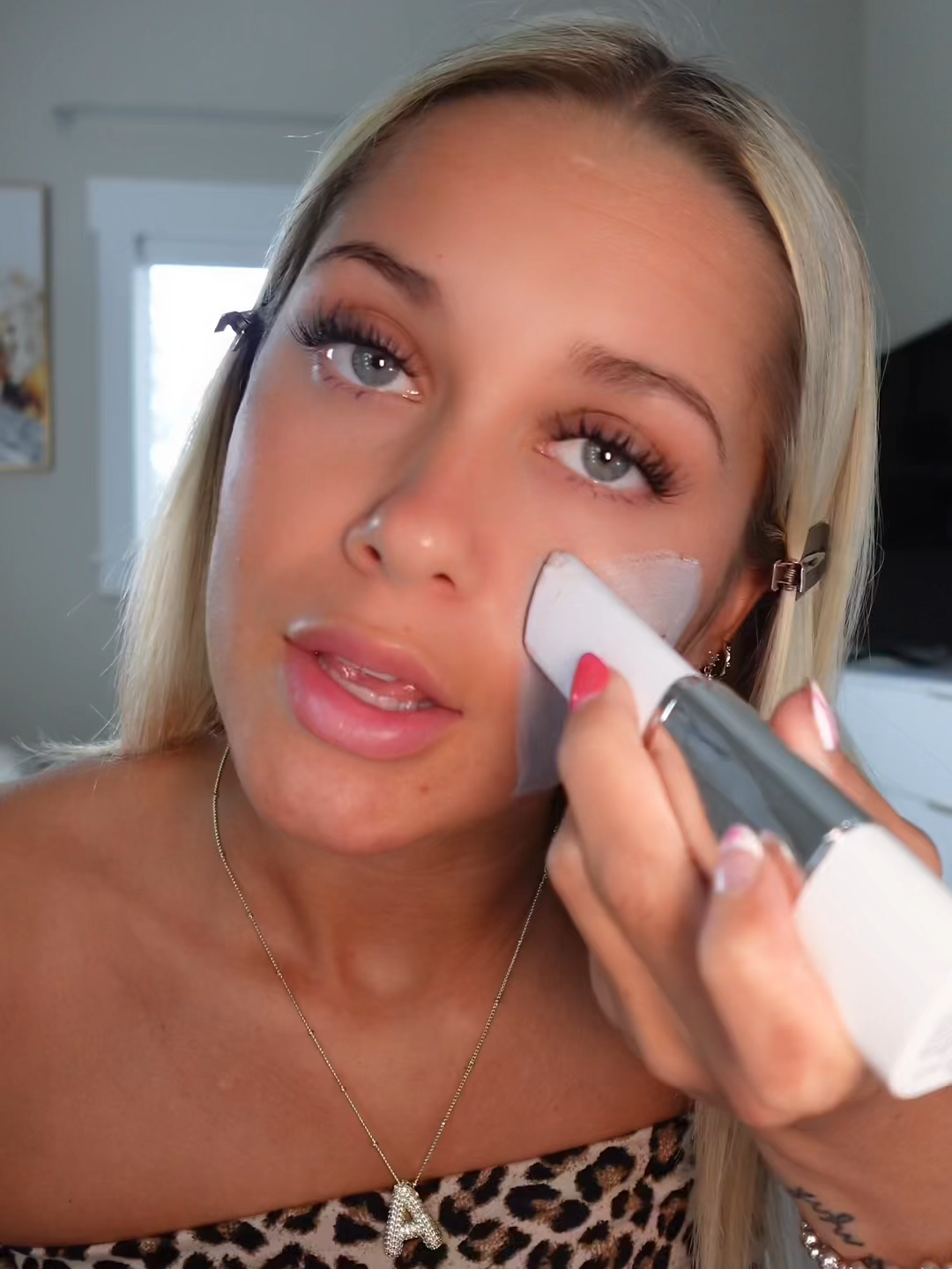 ✨ Le 1er fond de teint OLYNA qui s’adapte à ta carnation en quelques secondes ✨ Résultat naturel & lumineux, sans prise de tête 💜 #makeup #beaute #fonddeteint #routinebeaute #tiktokfrance