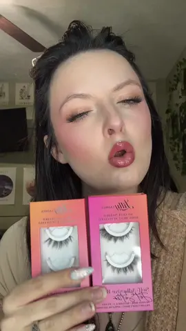 I’m wearing scene stealer #lashes #lilly #nolashglueneeded #mua #bodyheatactivatedlashes 