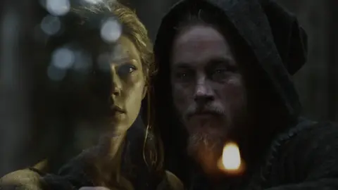 حُبِّكَ لَمْ يَكُنْ حِكايةً.. وَلا قِصَّةً فِيها أَسْعَدُ نِهايةٍ هَوَاكَ كانَ نارَا تُشْعِلُ مُهْجَتي وَيَسْكُنُ فُؤْادِي وَيَزِيدُ حَيْرَتي مَتى تَأتي.. وَيَرْتَوي جَوْفِي وَتَكونَ لي أَحْلَى مُنى وَأَنَا لَكَ حُبُّ الغَدِ وَالْأَمْسِ. #rgnarlothbrok #lagertha #vikings #fyp 