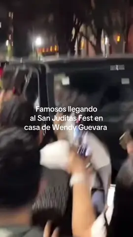 Lady gaga fue la única que llevó flores 😔  #wendyguevara #humor #sanjudastadeo💚 #lasperdidas @Soy  Wendy  Guevara 