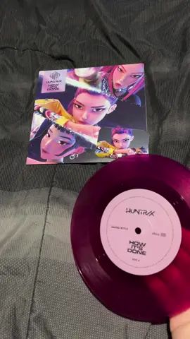 After getting this single I fear I might need to get the other 7 in vinyl for K-pop demon hunters 👀 #kpopdemonhunters#vinyltok#vinylrecords#photocard#fyp 