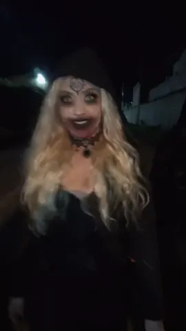 Tus hermanas favoritas #dimitrescu #dimitrescucosplay #dimitrescudaughters #residentevil #dimitrescusisters  @Makeup and pink @Valentina Jugo 