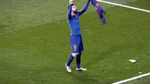 @بلوغرانا 🇪🇸 ميسي المجرم الذي هواه العالم وخلدها التاريخ انت غير عادي يا بولغا من ذكريات عندما دمرى ميسي مدريد باكملها  عصام الشوالي عن ميسي ضد ريال مدريد جنون عصام الشوالي  برشلونة كورة القدم عشق لا ينتهي #ميسي 