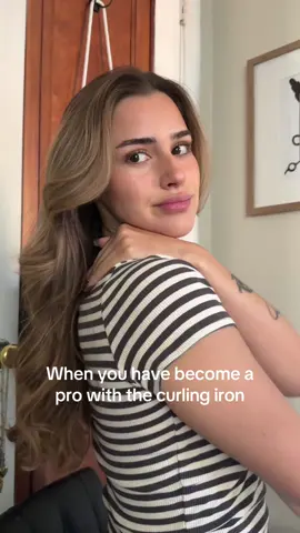 The best curling iron ESPECIALLY for my long hair girls out there!!! 😍✨ #curlingiron #curlyhair #howtocurlyourhair #hairstyle 