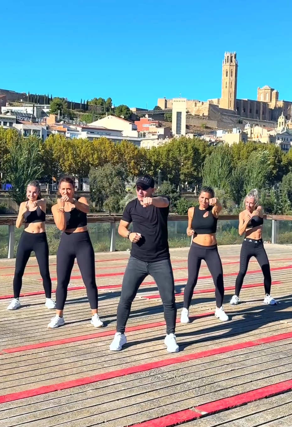 🔥 ¡I LIKE TO MOVE IT con toda la energía! 🔥 Millones de personas ya se han unido a este reto que combina cardio, fuerza y entrenamiento a través del baile… Y ahora, con BAILE FITNESS EMOCIONAL, seguimos moviendo el mundo con actitud, alegría y pasión 💪💃 💥 Esta coreografía lo tiene TODO: ✨ Ritmo que sube tus pulsaciones ✨ Energía que te impulsa ✨ Movimiento que transforma tu cuerpo y tu mente Porque entrenar bailando no es solo moverse… Es liberar emociones, conectar contigo y disfrutar del proceso ❤️‍🔥 ¿List@ para unirte al movimiento? Comenta 🔥MOVE IT🔥 si tú también sientes la energía del Baile Fitness Emocional. #BaileFitnessEmocional #ILikeToMoveIt #EntrenamientoConActitud #EntrenaBailando #FitnessEmocional   