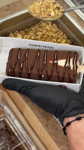 “Crunchy, chocolatey, peanut perfection on a stick 😍🍫🥜 #ViralTreats #NutellaLovers #ChocolateDream #PeanutCrunch #FrappeAndDesserts 