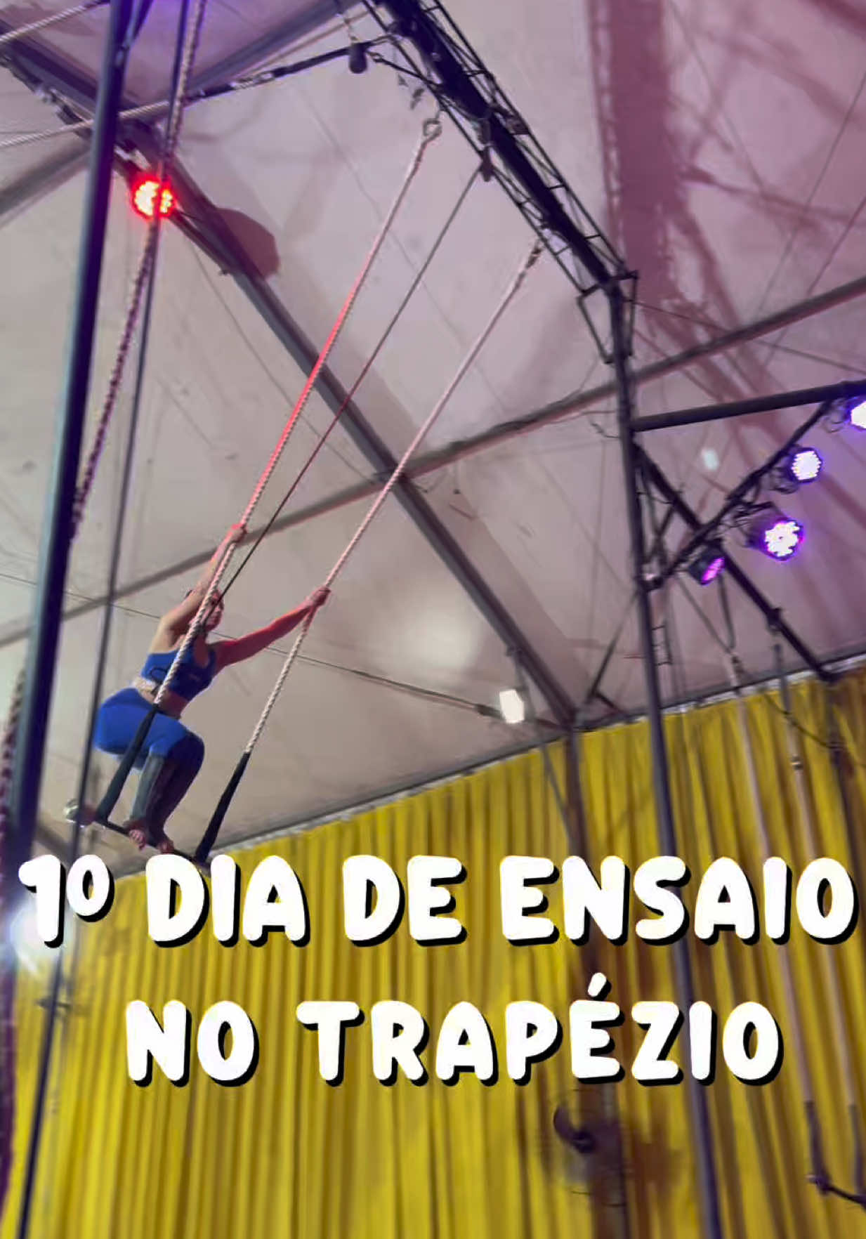 TRAGO NOVIDADES! 🥳🎪 1º ensaio no trapézio em balanço, acompanhem a minha evolução ❤️😍 #circo #trapezio #marirobattini #circus #trapeze 