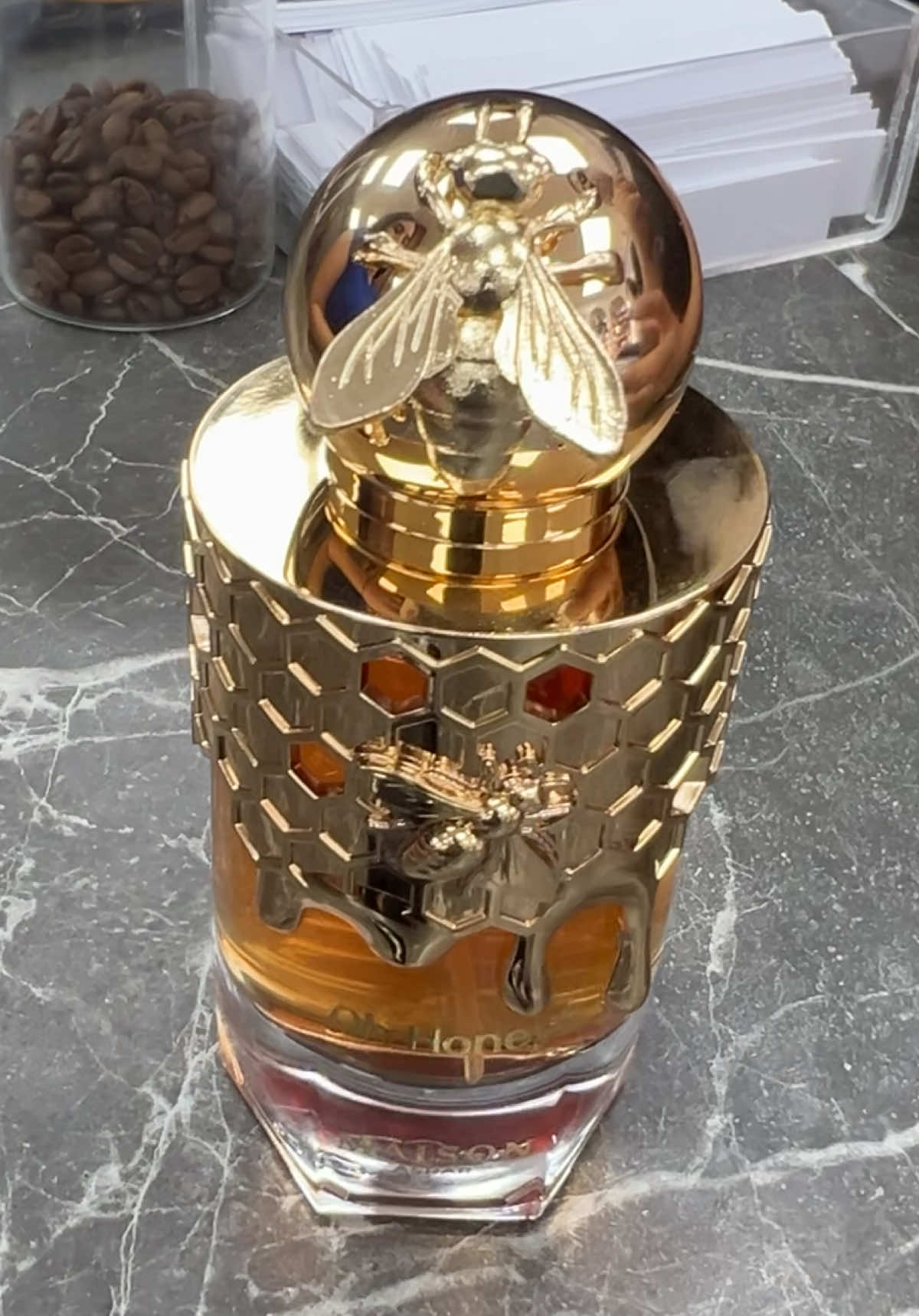 Una combinación única😍 Oh Honey! 🍯 De Maison Asrar #fyp #comprarenchile #perfume #perfumeschile #