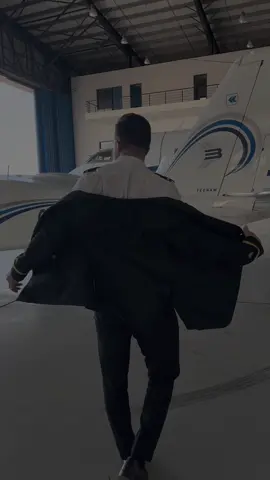 ❤️‍🔥 اللي بيحب يدرس طيران يحكيني#pilotmcheik #alimsheik #viral #foryou 