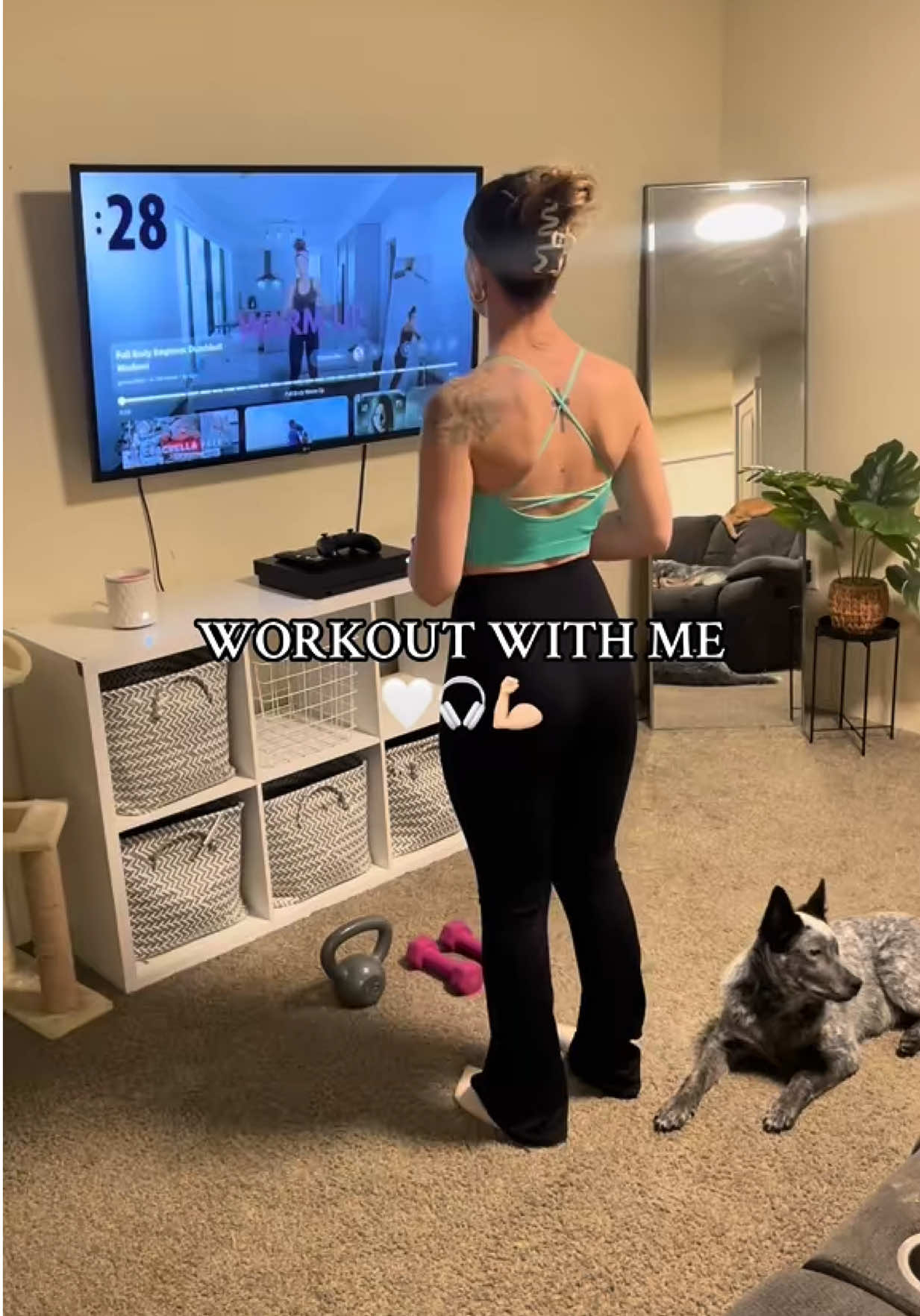 Let’s do a little at-home workout 💪🏼 #athomeworkout #workout #workoutmotivation #motivation #sahmlife 