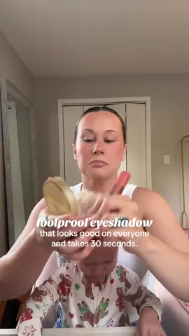 The easiest eyeshadow look that is universally flattering and takes 30 seconds! #eyeshadowtutorial #everydaymakeup #easymakeup 