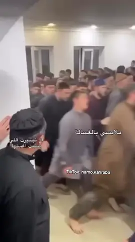 التيشيرت اللي نسيت اغسلها😂😂😂 : 