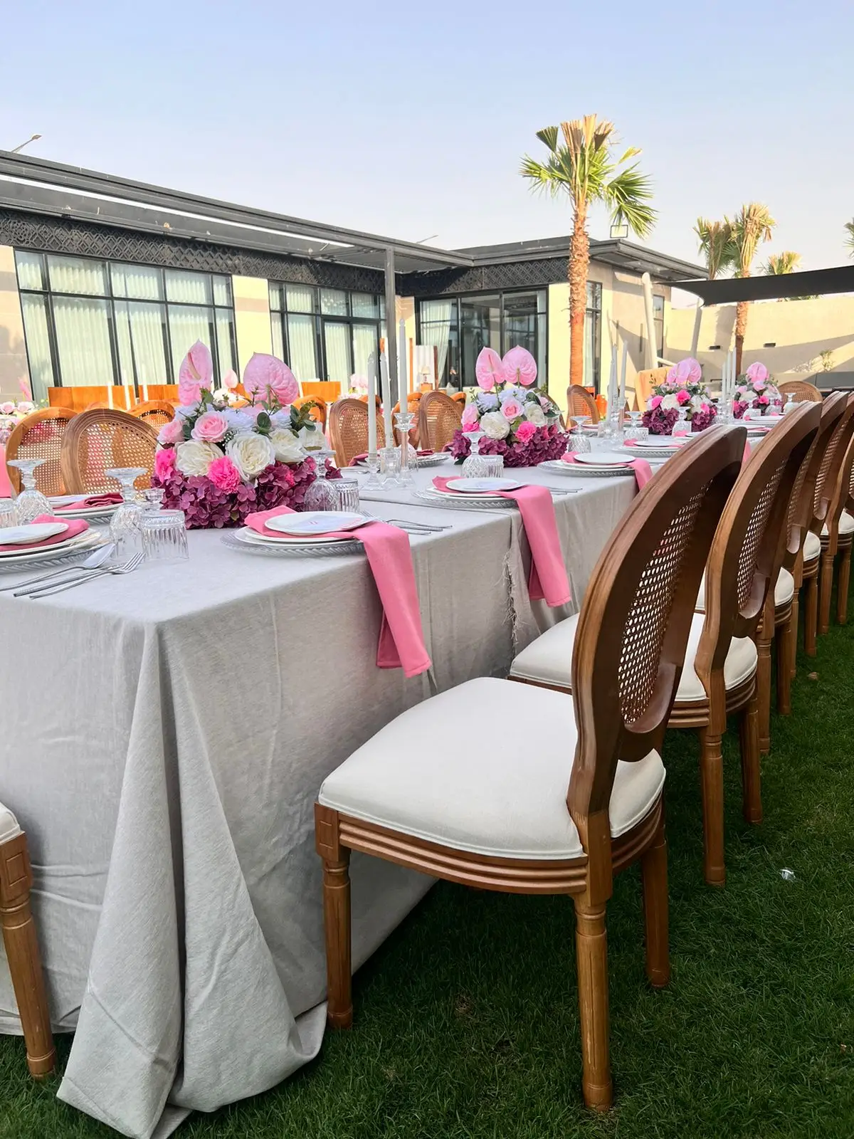 🍽️✨ اجعل مناسبتك لا تُنسى مع أفضل خدمات تنسيق بوفيهات الرياض! ✨🍽️ نقدم لك باقات متنوعة من أشهى المأكولات العربية والعالمية مع تنسيق احترافي يضفي على حفلاتك لمسة من الفخامة والذوق الرفيع. ✔️ تشكيلات مبتكرة لترتيب البوفيهات ✔️ تجهيز كامل للمكان من طاولات، كراسي، وأدوات تقديم ✔️ فريق عمل متخصص لتنظيم وترتيب الحفل بأدق التفاصيل ✔️ توصيل وسرعة في التنفيذ داخل الرياض اجعل ضيوفك يستمتعون بتجربة طعام فريدة مع أفضل تنسيق بوفيهات بالرياض. #تنسيق_بوفيهات #بوفيهات_الرياض #مناسبات_الرياض #بوفيهات_مميزة #خدمات_بوفيه