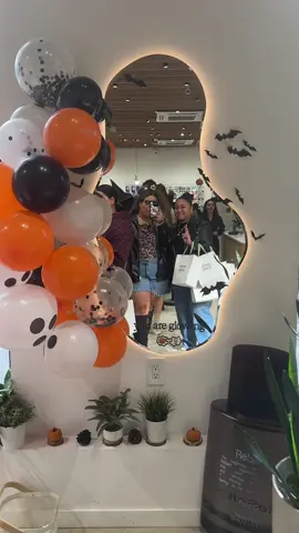 Last Weekend glow-O- ween pop up w. @thesentisenti 🎃🧖‍♀️