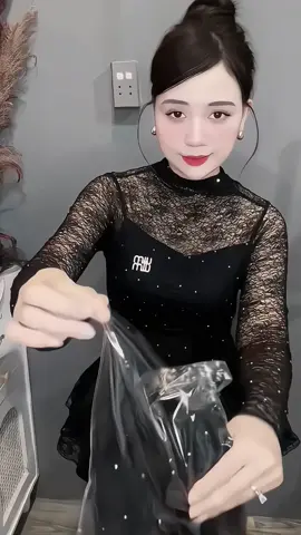 Áo thun lưới đính đá sang xịn #aothunluoidaitay #aonu #aosangchanh #xuhuongtiktok #thoitrangnu 