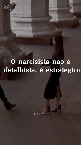 💔 O narcisista não é detalhista… é estratégico. Ele estuda seus pontos fracos, finge ser tudo o que você sempre quis, e quando te tem — some. Não era amor, era manipulação disfarçada de cuidado. Mas agora você vê com clareza. ✨ Você não é difícil de amar — só amou a pessoa errada. 💬 Comenta “ACORDEI” se você já viveu algo assim. 🔁 Compartilha para abrir os olhos de outra mulher. 🤍 E segue-me para aprender a se libertar do controle emocional e recuperar o seu poder. #Narcisista #relacionamentotoxico #relacionamento #amorproprio #superação #amor❤️ 