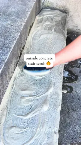 So many dirty suds 😍😍😍😍 outside scrubs are my favorite! What’s your favorite thing to scrub? What should I scrub next?🤗🤗 #viral #soap #scrub #sudsy #asmr 