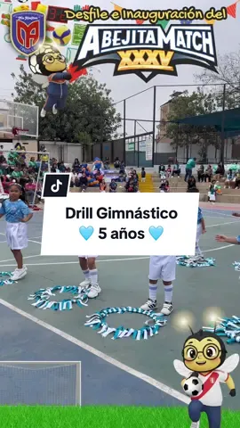 💫 Los pequeños de 5 años demostraron toda su energía y coordinación en su drill gimnástico 🤸‍♂️🎶. Con mucha alegría y entusiasmo, realizaron cada movimiento con dedicación y trabajo en equipo 🩵👏. ¡Felicitaciones a nuestros pequeños artistas del movimiento del equipo Manchester City! 🌟🥳 #NivelInicial #DrillGimnástico #EquipoManchesterCity #Aula5Años #MotricidadYAlegría    🩵⚽