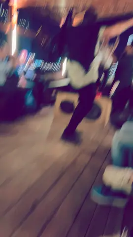 كابو الالتراس تيحا بويز وهوا يرقص في القاهرة 😂😂😂