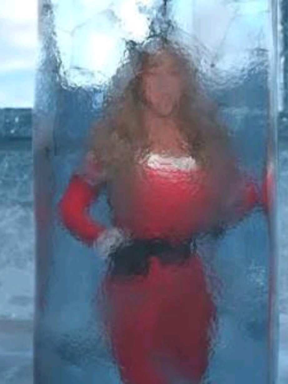 Mariah Carey is defrosting... after Halloween comes Christmas. #MariahCarey #Halloween #Christmas #alliwantforchristmasisyou  #Ice 