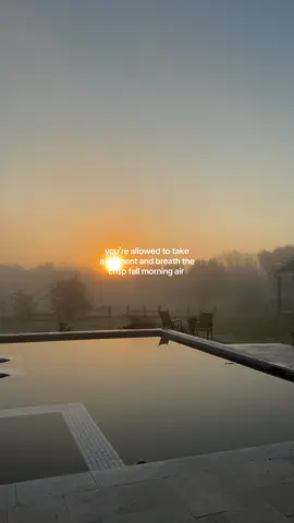 Mornings are meant for slowing down and being present 🫶🏻 #slowliving #autumnaesthetic #myhome #morningroutine #countryliving 