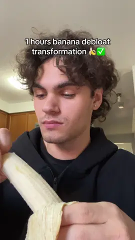 a banana a day keeps the bloat away  #debloating #debloat #bloat #banana #potassium 