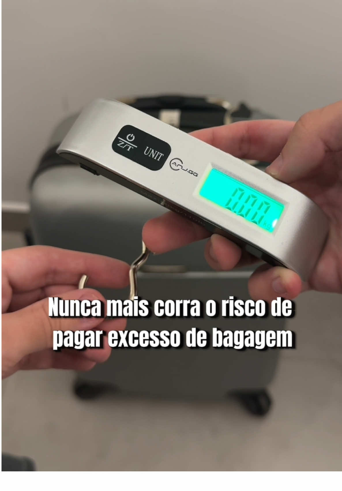 Digite EU QUERO Nunca mais corra o risco de pagar excesso de bagagem come essa balança de mala portátil #viagem #maladeviagem #mala #excessodebagagem
