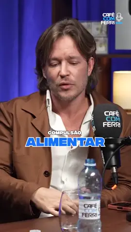 Você já se sentiu refém da comida? 🍽️ No vídeo de hoje, vamos desvendar os segredos da compulsão alimentar! Confira os cortes do @cafecomferri e transforme sua relação com a comida! ✨