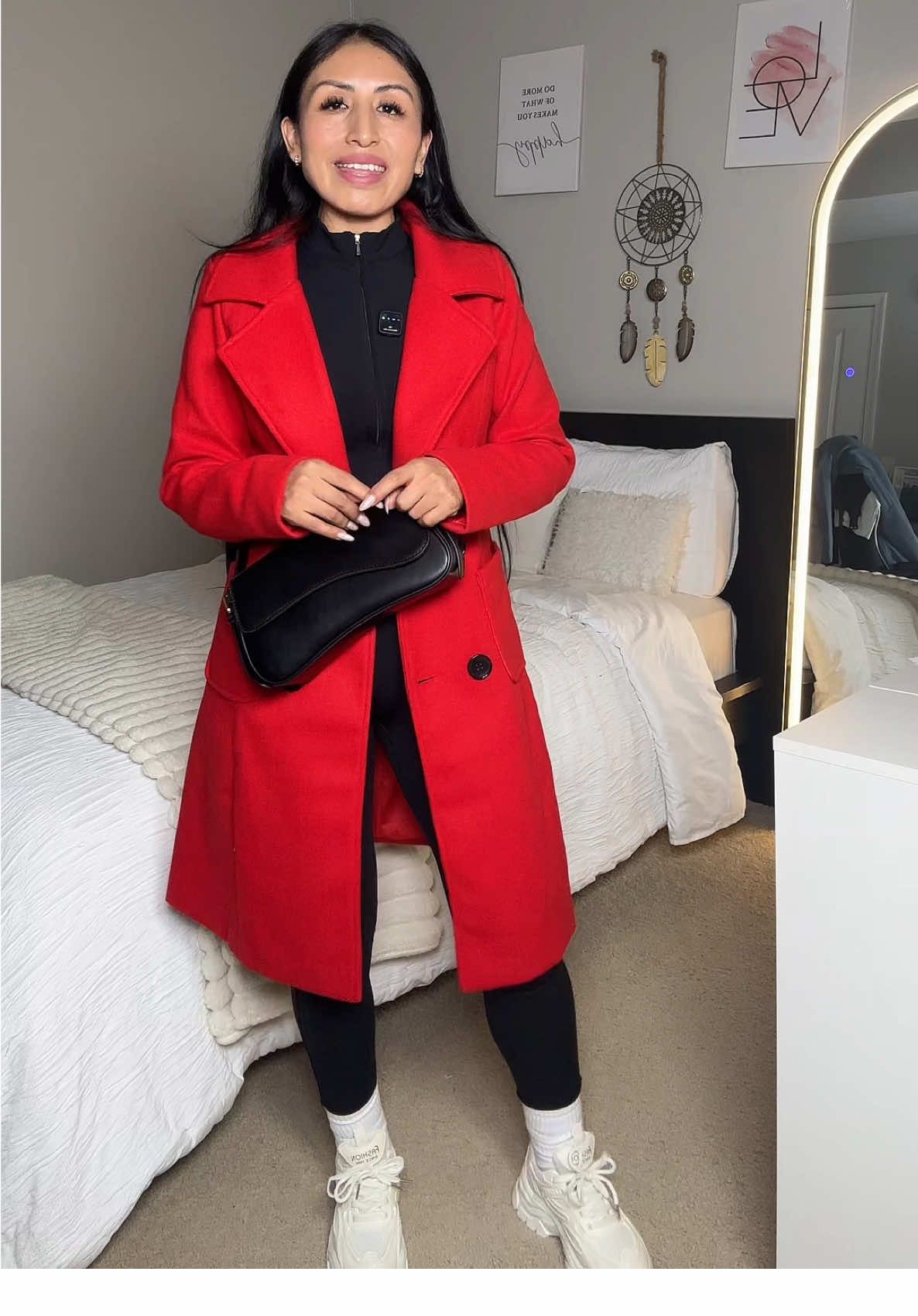 Abrigo rojo elegante #abrigosmujer #abrigo #winteroutfit #wintercoat #blackfriday 