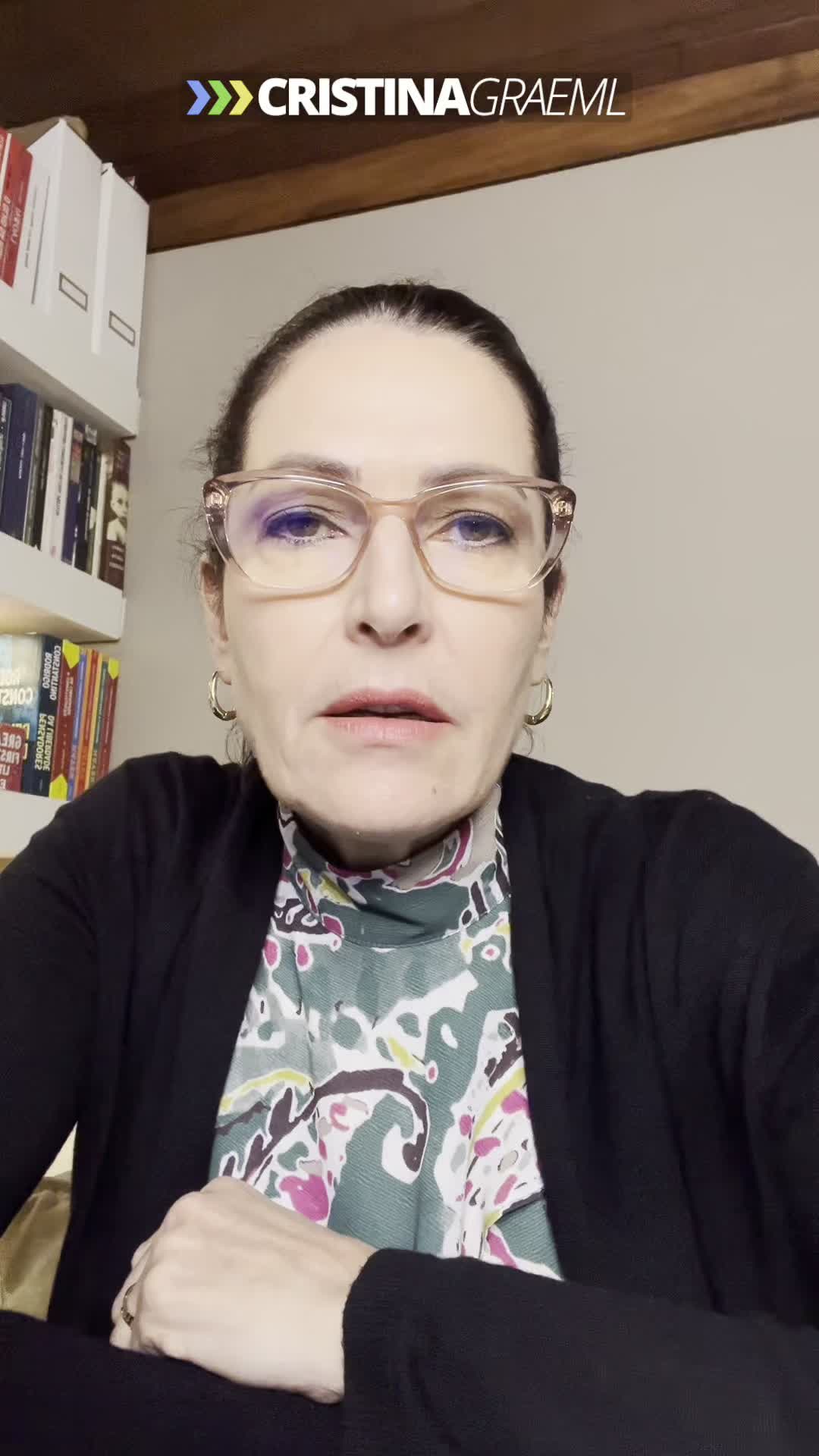 O Rio de Janeiro viveu um cenário de guerra hj A polícia entrou no complexo do Alemão e na Penha atras de 100 traficantes e foi recebida até com granadas lançadas por drones pelos terroristas do Comando Vermelho. 64 pessoas morreram, entre elas, quatro policiais. O governador do Rio de Janeiro, Cláudio Castro, desabafou: “É assim que a polícia do Rio de Janeiro é recebida por criminosos: com bombas lançadas por drones. Esse é o tamanho do desafio que enfrentamos. Não é mais crime comum, é narcoterrorismo. Mas a gente não vai dar um passo atrás. Seguimos firmes, com estratégia, tecnologia no enfrentamento ao narcoterrorismo”. #riodejaneiro #guerraurbana