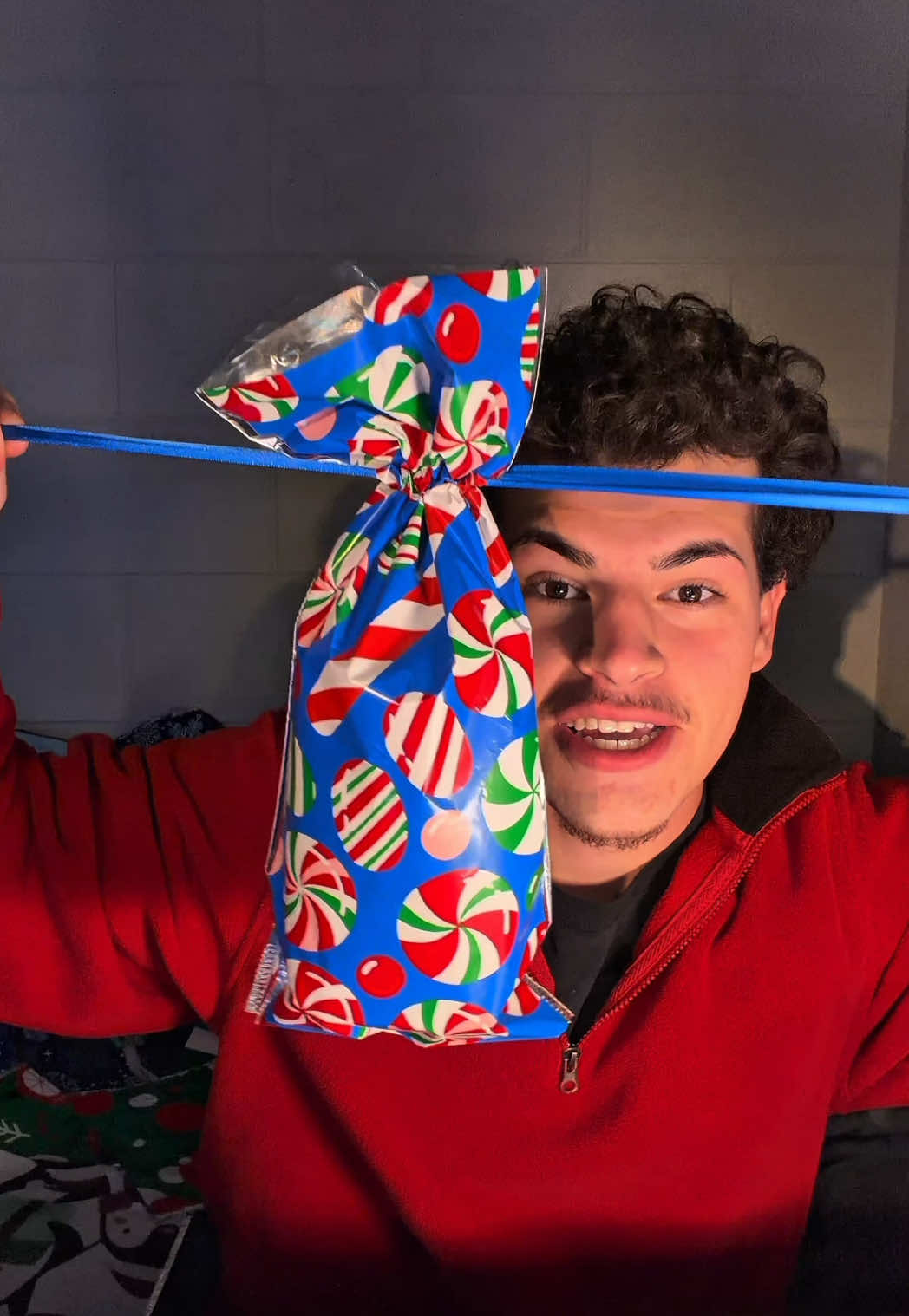 IM SO IMPRESSED👀😳🎁#tiktokshopfinds #giftbags #christmasbags #wrappingpaper #tiktokshopcreatorpicks 