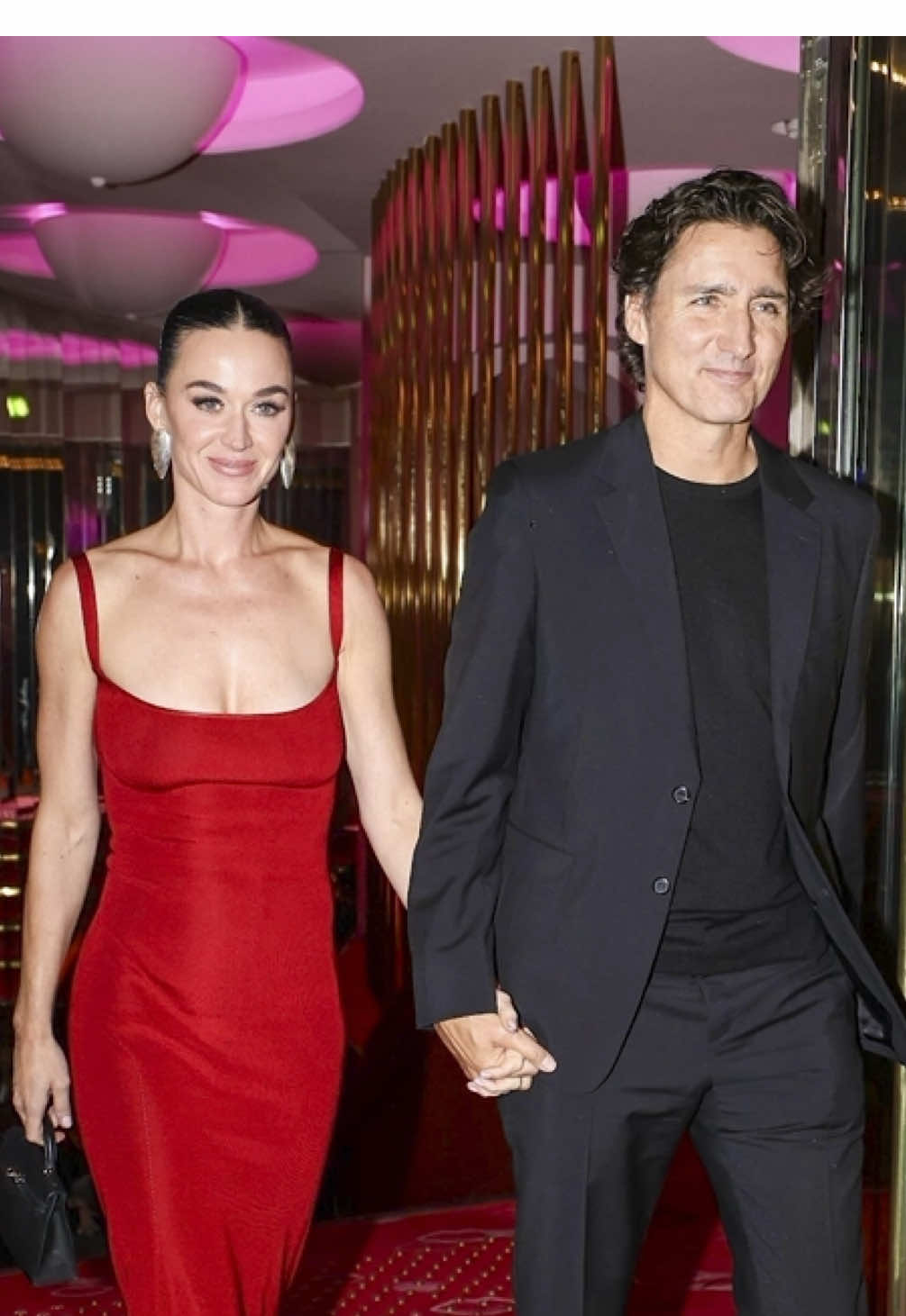 Qué tienen en común #Canadá y #KatyPerry? 🔥 Un #Firework que acaba de encenderse en #París: su romance con #JustinTrudeau!