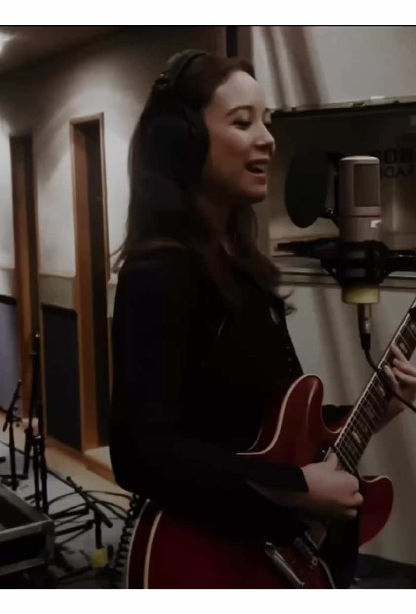 lauvers and swifties unite ! #laufey #blankspace #swifties #lauvers #lyricsvideo 