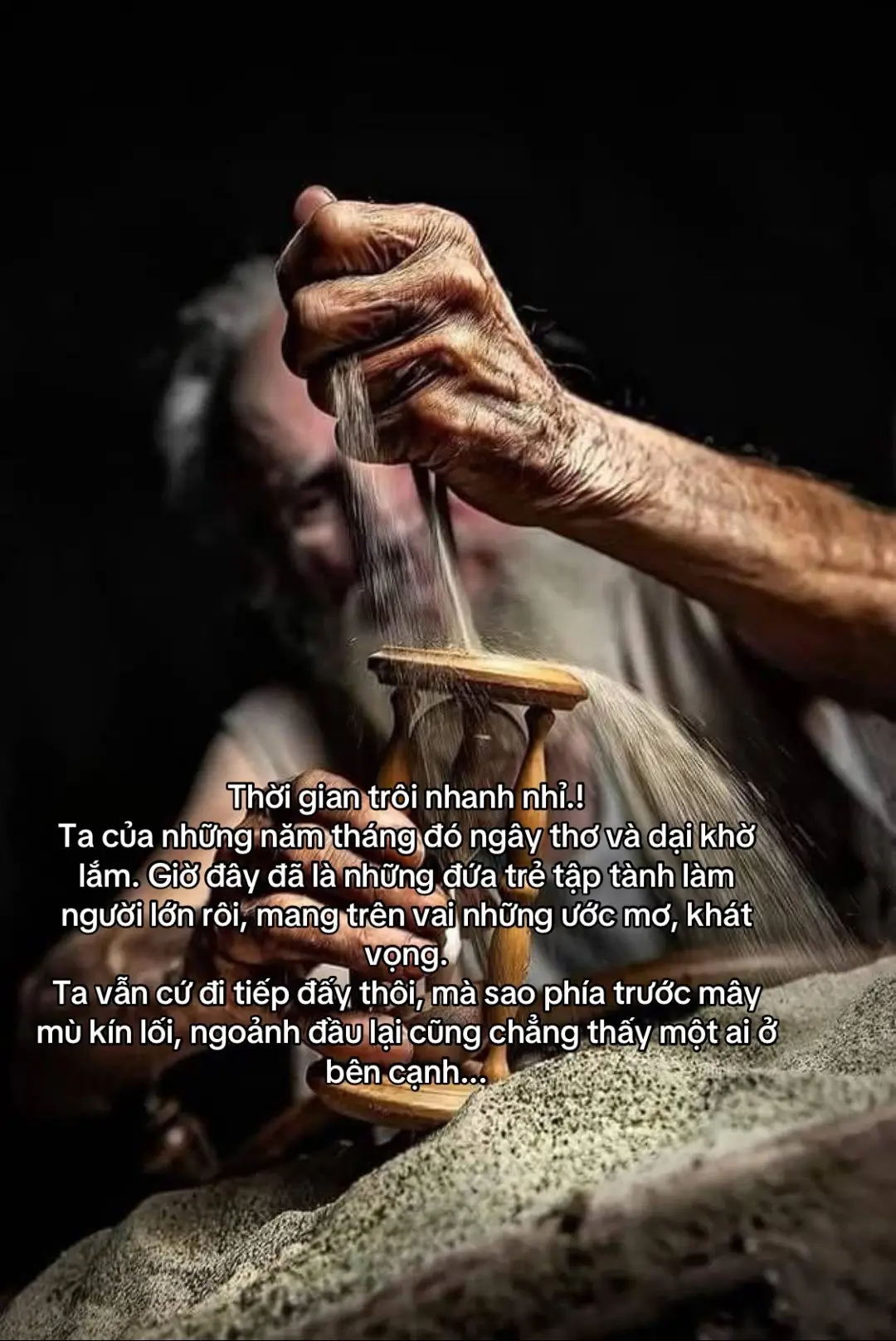 Thời gian trôi nhanh nhỉ.! Ta của những năm tháng đó ngây thơ và dại khờ lắm. Giờ đây đã là những đứa trẻ tập tành làm người lớn rôi, mang trên vai những ước mơ, khát vọng. Ta vẫn cứ đi tiếp đấy thôi, mà sao phía trước mây mù kín lối, ngoảnh đầu lại cũng chẳng thấy một ai ở bên cạnh...#xhuong #cuocsong #vanthuong208 #xahoi 