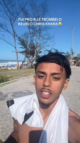 Tava tomando um coco PÔÔ @mckevinochris 