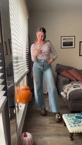 Old navy SAHM outfit. Wide leg jeans and a ribbed tee. #oldnavystyle #momoutfit #MomsofTikTok 