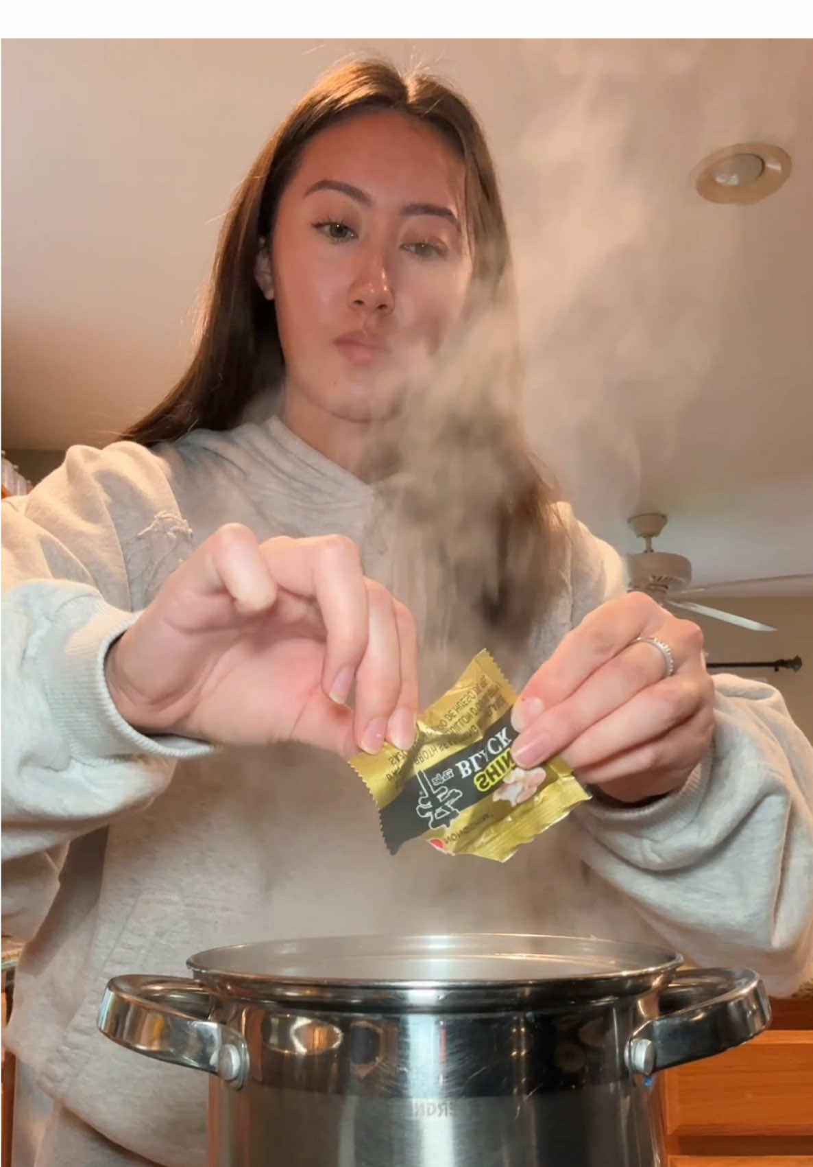 Shin black ramen is sooo good 🍜 #shinramennoodles #shinblack #shinblackramen #shinblackbeefbonebrothramen #shinramyunblack 