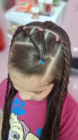 Ideia de penteado infantil com o cabelo solto 🎀 . . . #penteadoinfantil #penteadosfaceis #peinados #penteado #hairstyle 