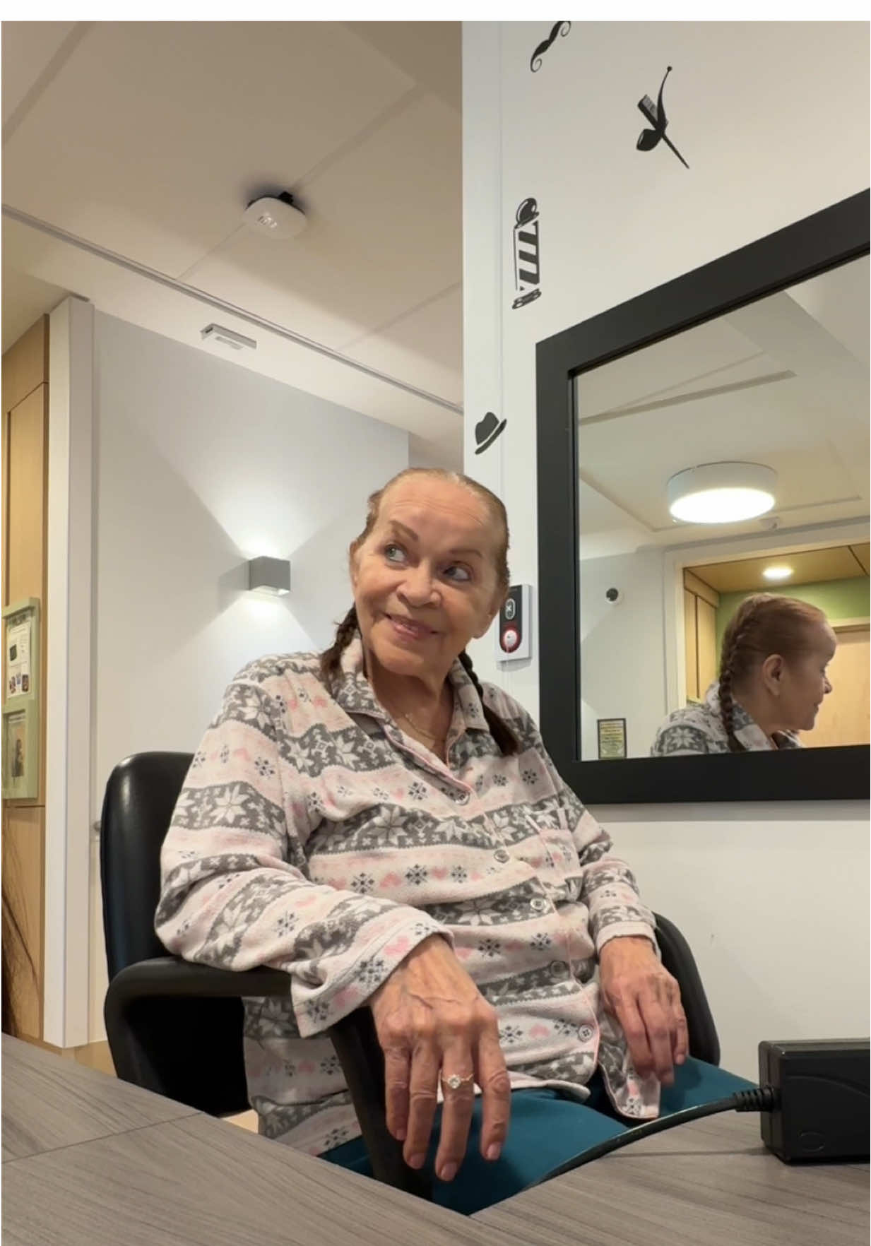 Elle est tellement cute, je l'aime trop! 🥹💛