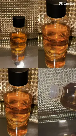 Enhances your skin natural health with cepoLAB Biogenic Essence! This Essence actually penetrate your skin cells with a ingredient called CLEPS! This ingredient alone is able to penetrate through pores which help to actually strength your skin to help it become more hydrated, firmer, to improve texture,  Elasticity, tone, pores, it lifts your skin, improves its density, and increase blood circulation to your skin. This Essence is simply amazing! I used this for 4 continuous weeks and this Essence is like liquid gold. It's unbelieverable the results you can achieve with this Essence. Thank you @cepolab_official and I'm sorry for posting so late. 