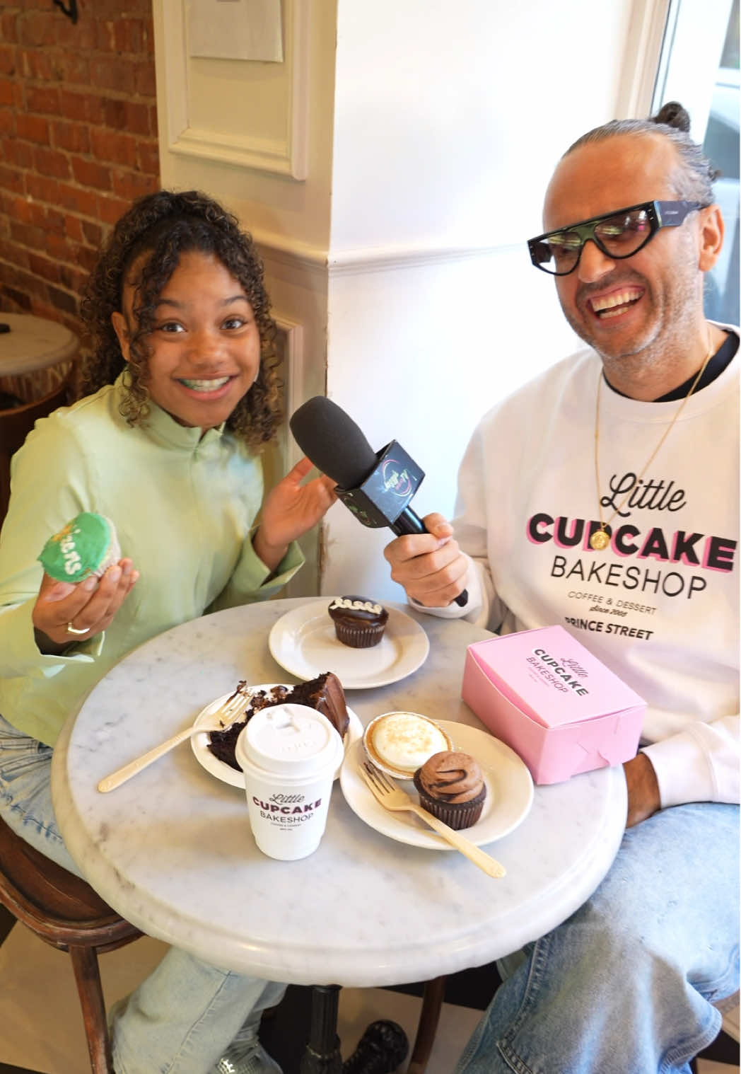 #Ad #Citizenspartner TCS NYC Marathon 🗽🏃 weekend is all about community 🫶 & that includes supporting the small businesses that make this city so special 💙🍰 Shoutout to gems like @Little Cupcake Bakeshop & @Citizens for fueling the city with flavor and heart 💚. Check out the #CitizensofNY TCS New York City Marathon guide to plan your marathon weekend