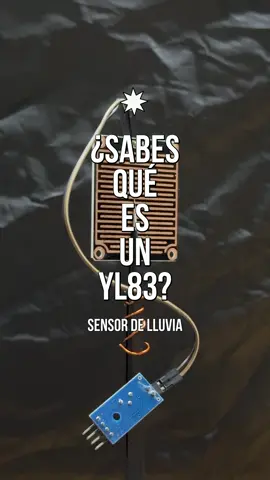 🧠 Aprende cómo funciona el sensor de lluvia YL-83 en menos de 30 segundos 🦾 Este sensor detecta la presencia de agua a través de una placa con pistas conductoras. Cuando las gotas hacen contacto, se genera una señal analógica o digital que puedes leer con Arduino para activar alarmas, cerrar ventanas o controlar sistemas de riego. Disponible en Siscom Electrónica ☔️ #electronica #robotica #tutorial #AprendeEnTikTok #techtok                   