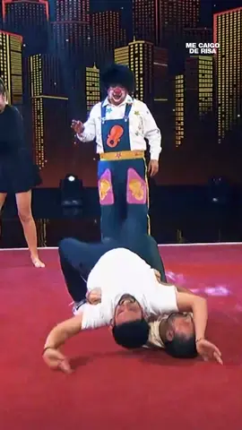 El saca caca 😂 El nuevo paso de @ricardomargaleff y @Ricardo Fastlicht 🤪 #MeCaigoDeRisa de lunes a viernes a las 7:30 p.m. por #El5 