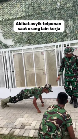 Akibat asyik telpon #viralvideo #fypシ゚ #videolucu 