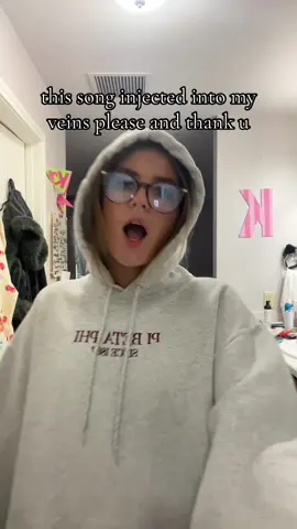 pls excuse the messy room ok thanks 