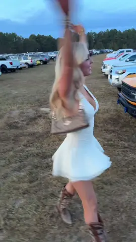 no better feeling than walking into a country fest 🤠🌾#southcarolina #countryfestival #greenvillecountrymusicfest #countrymusic #countryfitcheck