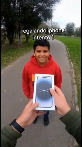 trivia 99 noches regalando iphone intento 1 #99nightsintheforest #roblox #iphone 